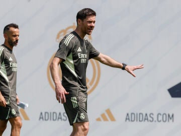 Xabi Alonso dirige su primer entrenamiento de Valdebebas