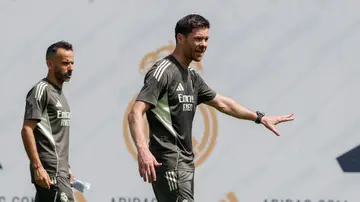 Xabi Alonso dirige su primer entrenamiento de Valdebebas Xabi Alonso dirige su primer entrenamiento de Valdebebas
