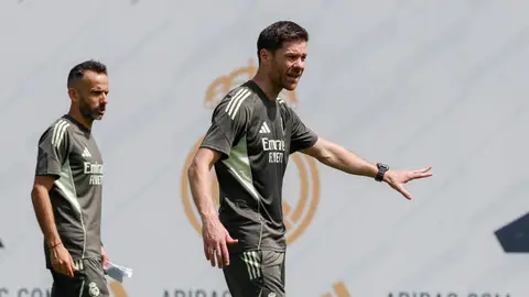 Xabi Alonso dirige su primer entrenamiento de Valdebebas Xabi Alonso dirige su primer entrenamiento de Valdebebas