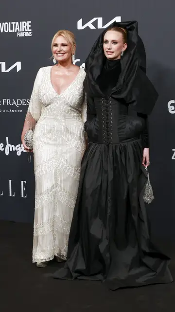 Ainhoa Arteta y su hija Sara Crof en los premios de la revista Elle Ainhoa Arteta y su hija Sara Crof en los premios de la revista Elle