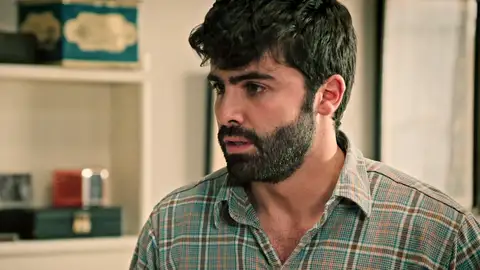 Raúl descubre que María ha sufrido un accidente y que podría no volver a caminar nunca más Raúl descubre que María ha sufrido un accidente y que podría no volver a caminar nunca más