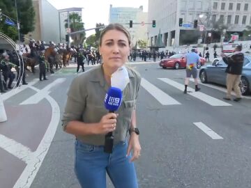 Policía dispara una bala de goma contra una periodista en Los Ángeles