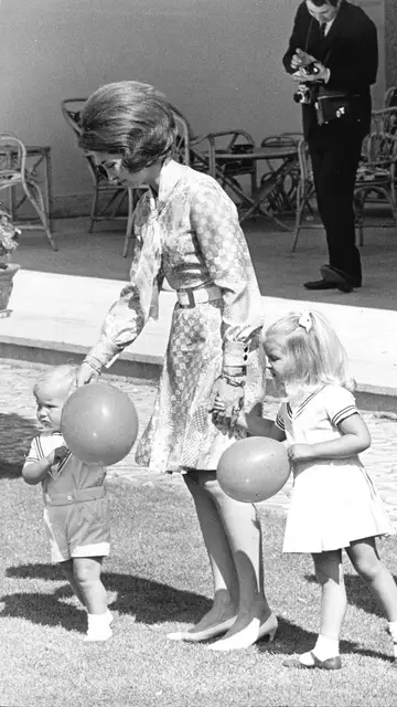Felipe, Cristina y Elena de pequeños en el parque Felipe, Cristina y Elena de pequeños en el parque