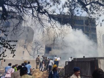 Imagen del edificio con el que chocó el Boeing 787 en India