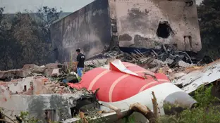 290 muertos y un superviviente en el accidente de la India. Continúan las labores de rescate. 290 muertos y un superviviente en el accidente de la India. Continúan las labores de rescate.