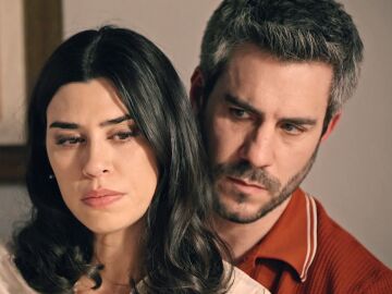 Andr&eacute;s se desvive por cuidar de Mar&iacute;a mientras ella lo manipula haci&eacute;ndole creer que puede rehacer su vida 