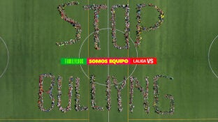 Una marea infantil grita "basta" al acoso escolar desde el cielo de Madrid 