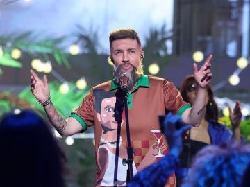Gisela Lladó monta una ‘fiesta’ en plató transformada en Pedro Capó 