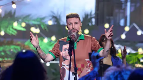 Gisela Lladó monta una ‘fiesta’ en plató transformada en Pedro Capó Gisela Lladó monta una ‘fiesta’ en plató transformada en Pedro Capó