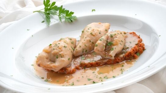 Chipirones rellenos de salsa de tomates secos
