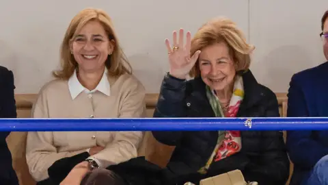 Infanta Cristina y doña Sofía en un partido de Pablo Urdangarin Infanta Cristina y doña Sofía en un partido de Pablo Urdangarin