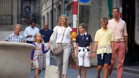 Infanta Cristina y su familia en Ginebra Infanta Cristina y su familia en Ginebra