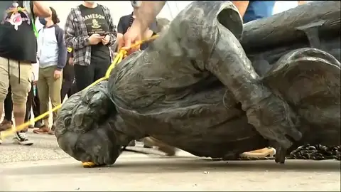 Derriban la estatua de Colón en California Efemérides de hoy 17 de junio de 2025: California retira la estatua de Colón