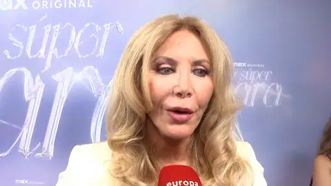 Norma Duval haciendo declaraciones a la prensa Norma Duval haciendo declaraciones a la prensa