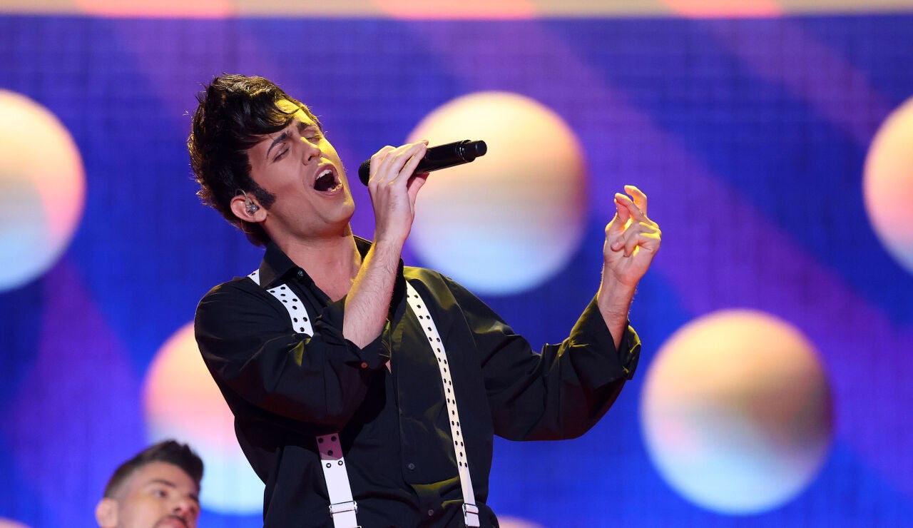 M&aacute;gico e hipn&oacute;tico: Mikel Herzog Jr. hace vibrar al p&uacute;blico con &lsquo;Killing me softly with his song&rsquo; de Pitingo