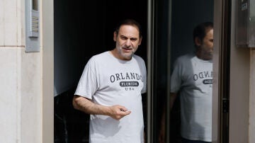 El exministro José Luis Ábalos, tras el registro de la UCO en su domicilio.