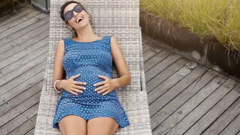 Una mujer embarazada en verano Una mujer embarazada en verano