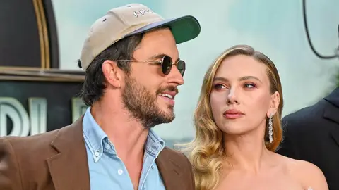 Scarlett Johansson y Jonathan Bailey en la premiere de Jurassic World: El Renacer en Londres Scarlett Johansson y Jonathan Bailey en la premiere de Jurassic World: El Renacer en Londres