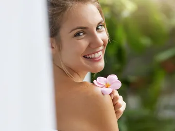 Una mujer sonriente Una mujer sonriente