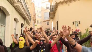 Barricadas y manifestación con tres detenidos en la huelga del metal de Cádiz