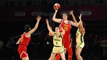 Zhang Ziyu, en un partido con la selección china de basket
