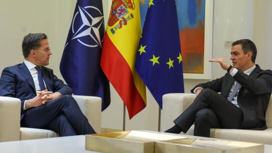 El presidente del Gobierno, Pedro S&aacute;nchez, junto al secretario general de la OTAN, Mark Rutte