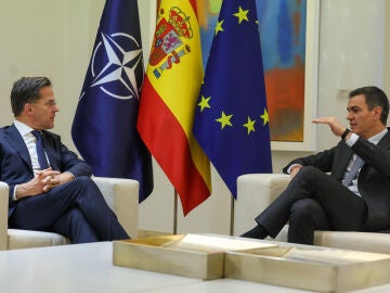 El presidente del Gobierno, Pedro Sánchez, junto al secretario general de la OTAN, Mark Rutte