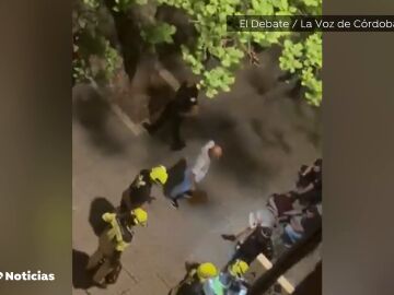Un ladón se queda atrapado en mitad de un hurto y acaba pidiendo auxilio él mismo 