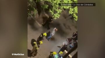 Un ladón se queda atrapado en mitad de un hurto y acaba pidiendo auxilio él mismo 