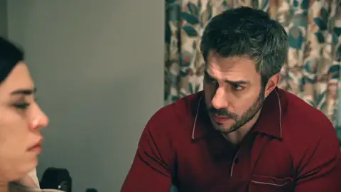 “Nunca permitiré que nadie te aleje de mí”: Andrés le promete a María que siempre estará con ella mientras Begoña es testigo de todo “Nunca permitiré que nadie te aleje de mí”: Andrés le promete a María que siempre estará con ella mientras Begoña es testigo de todo