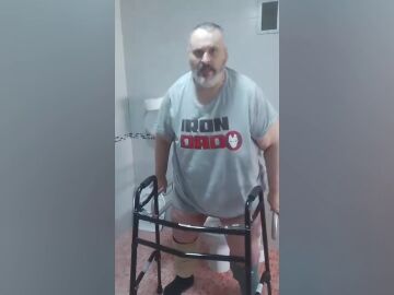 Una lección de superación: José María, el hombre que sufría obesidad mórbida en Cádiz, ya puede caminar