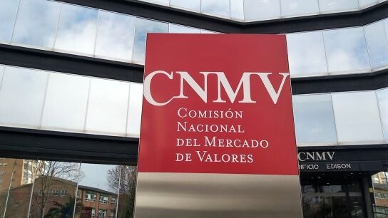 La CNMV suspende las cotizaciones de BBVA y Sabadell a la espera de la decisi&oacute;n del Gobierno sobre la OPA
