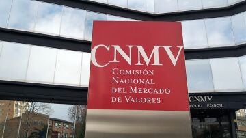 La CNMV suspende las cotizaciones de BBVA y Sabadell a la espera de la decisión del Gobierno sobre la OPA