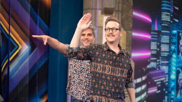 Ernesto Sevilla y Joaquín Reyes descubren el curioso efecto del "tornillo atractivo" en El Hormiguero