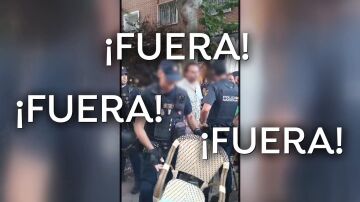 Escoltado protesta barrio