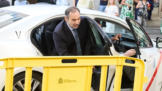 Ábalos llega al Supremo El exministro de Transportes José Luis Ábalos a su llegada al Tribunal Supremo, a 23 de junio de 2025, en Madrid (España). El instructor del 'caso Koldo' en el Tribunal Supremo (TS) ha citado a declarar como investigados al exministro de Transportes José Luis Ábalos y al que fuera su asesor ministerial, Koldo García, por los presuntos amaños de obra pública en los que también estaría implicado el ya ex secretario de Organización del PSOE, Santos Cerdán, citado para el 25 de junio.23 JUNIO 2...