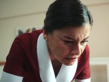 Sultan le pega a su hija tras descubrir que sigue vi&eacute;ndose con Orhan