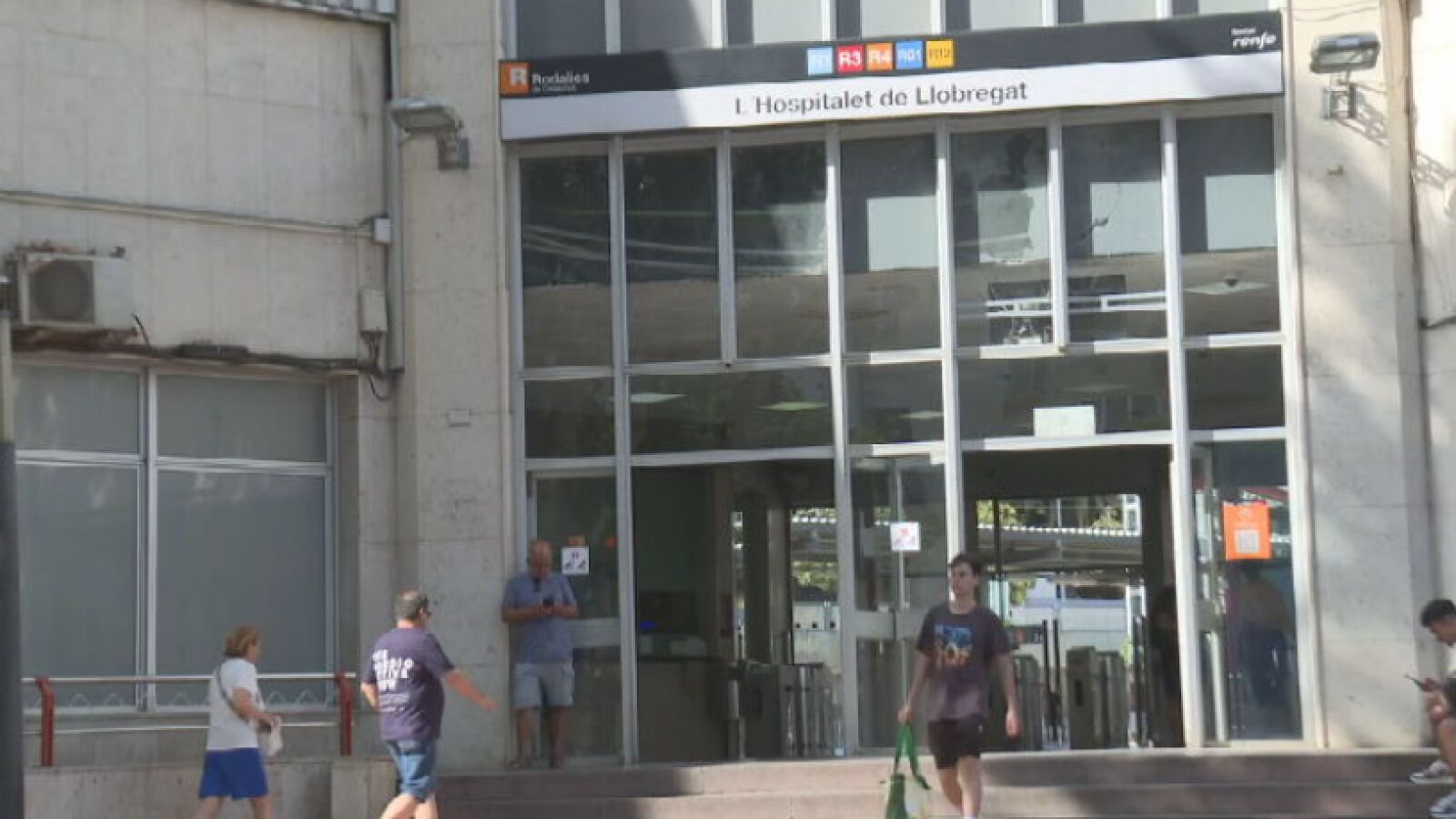 Apuñalan a un vigilante de seguridad de Renfe durante un robo en L'Hospitalet de Llobregat
