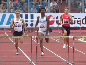 Chris Robinson intentando cubrirse en Ostrava