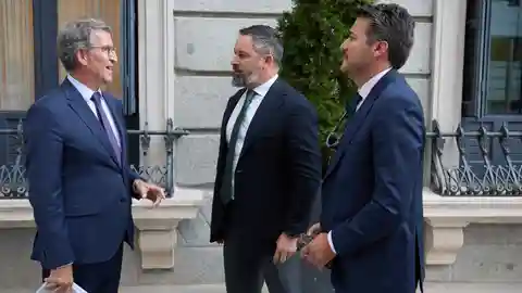 Feijóo y Abascal mantienen un encuentro informal para comentar el contexto político nacional e internacional Feijóo y Abascal mantienen un encuentro informal para comentar el contexto político nacional e internacional