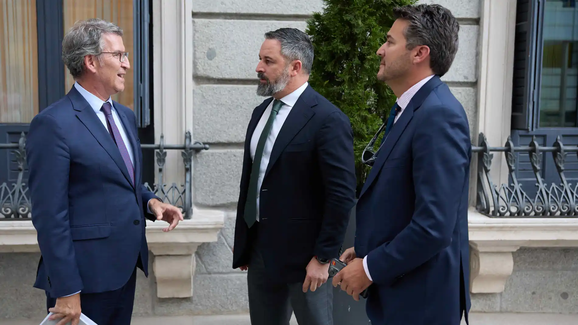 Feijóo y Abascal mantienen un encuentro informal para comentar el contexto político nacional e internacional Feijóo y Abascal mantienen un encuentro informal para comentar el contexto político nacional e internacional