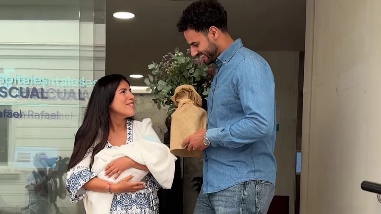 Isa Pantoja no puede evitar emocionarse a la salida del hospital tras convertirse en madre junto a Asraf Beno