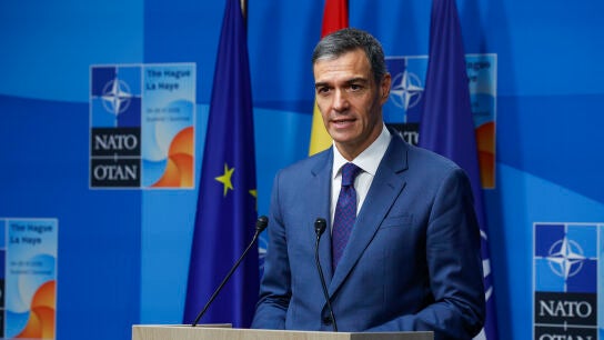 El presidente del Gobierno de Espa&ntilde;a, Pedro S&aacute;nchez, ofrece una rueda de prensa en el marco de la cumbre de la OTAN
