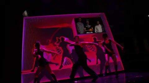 "Todo por ti": Marron monta una auténtica fiesta para despedir a Santiago Segura "Todo por ti": Marron monta una auténtica fiesta para despedir a Santiago Segura