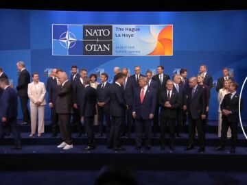 Segundos después de la foto de familia en la cumbre de la OTAN
