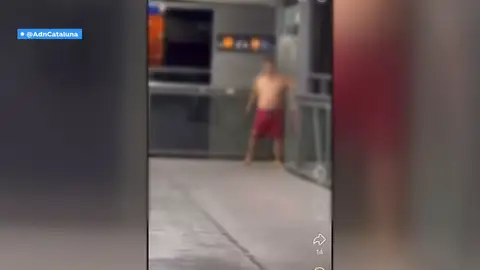 Hombre armado con un cuchillo Hombre armado con un cuchillo