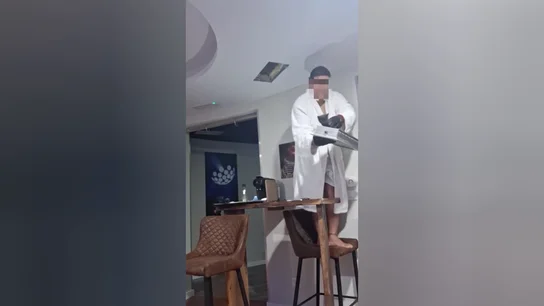 Rescatan un gatito atrapado en el conducto de ventilación de un hotel en Pontevedra Rescatan un gatito atrapado en el conducto de ventilación de un hotel en Pontevedra