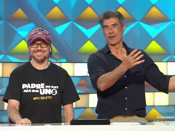 Santiago Segura visita La ruleta de la suerte con motivo del estreno de 'Padre no hay más que uno 5' Santiago Segura visita La ruleta de la suerte con motivo del estreno de 'Padre no hay más que uno 5'