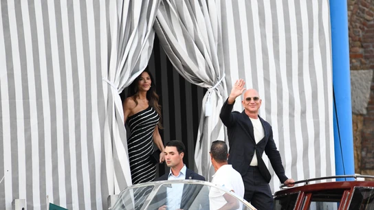 Jeff Bezos y Lauren Sánchez llegando a Venecia Jeff Bezos y Lauren Sánchez llegando a Venecia