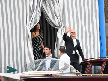 Jeff Bezos y Lauren Sánchez llegando a Venecia Jeff Bezos y Lauren Sánchez llegando a Venecia